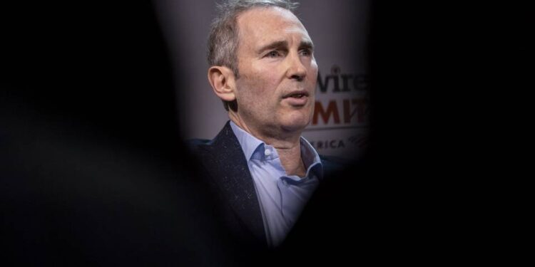 Tech sell-off pushes Nasdaq to steepest drop since June 2020