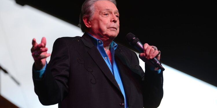 Mickey Gilley, country star who inspired ‘Urban Cowboy,’ dies at 86
